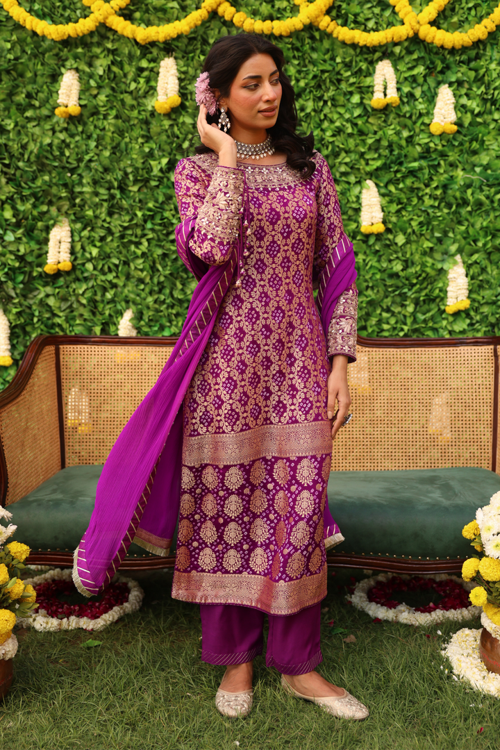 Pure Zari bandhej Suit Set with Gota Patti, Thread, Zari work.