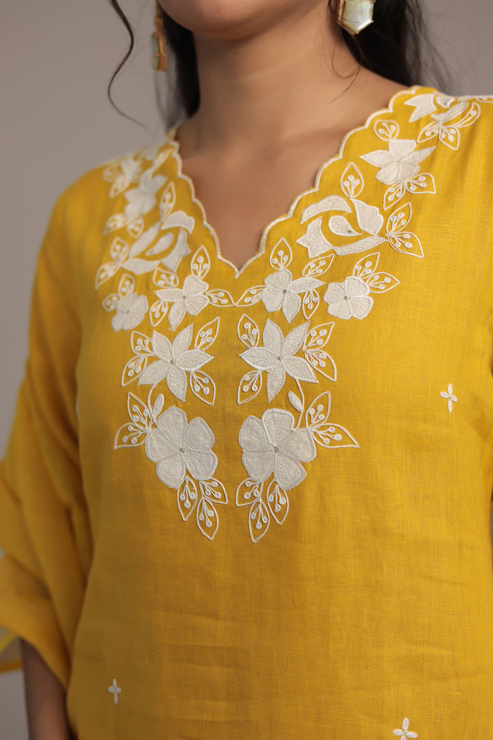 Embroidered Linen Kurta Set Stitched with Zari Border Dupatta