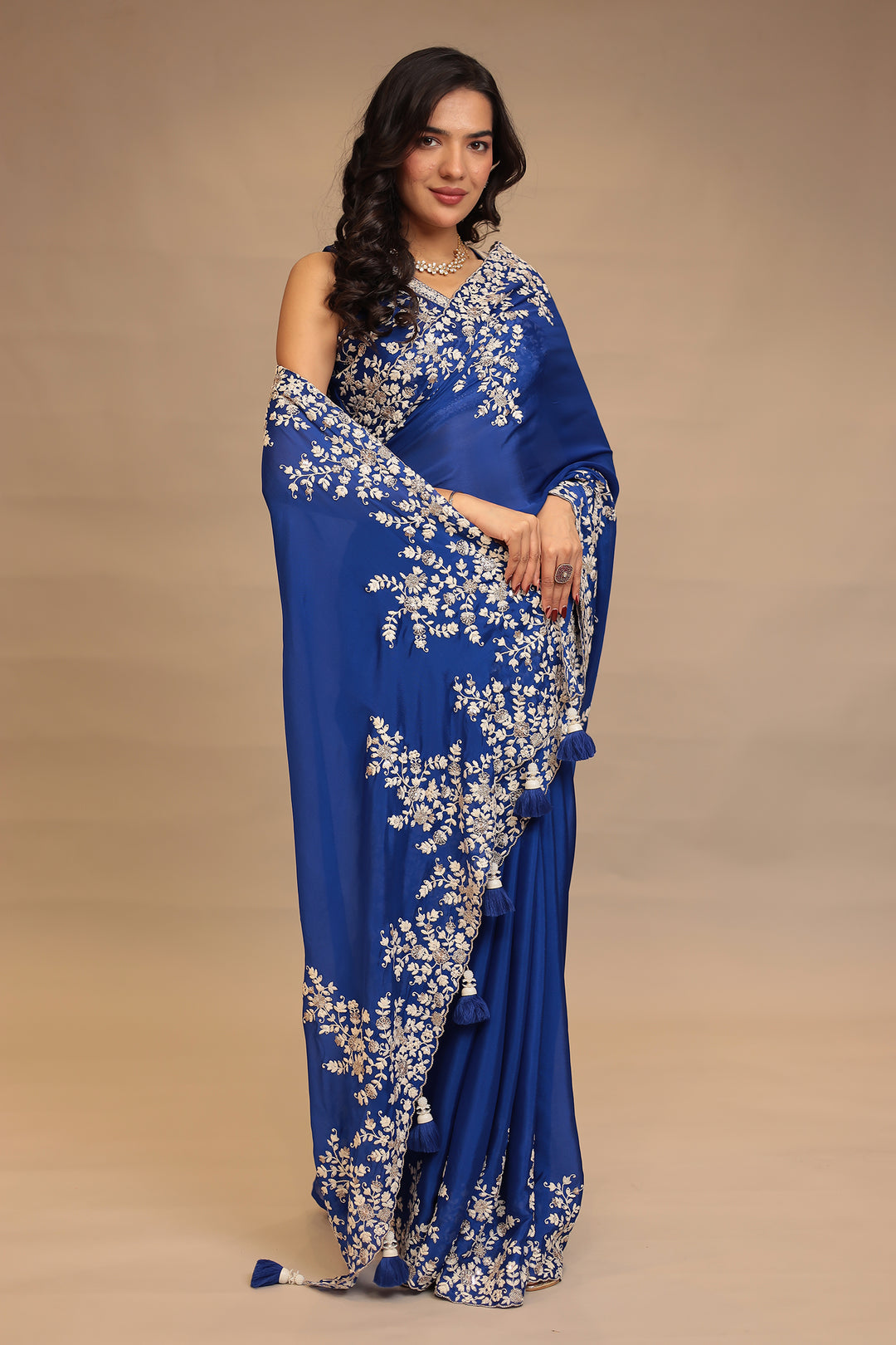 Chinon Saree with Sequins, Thread work