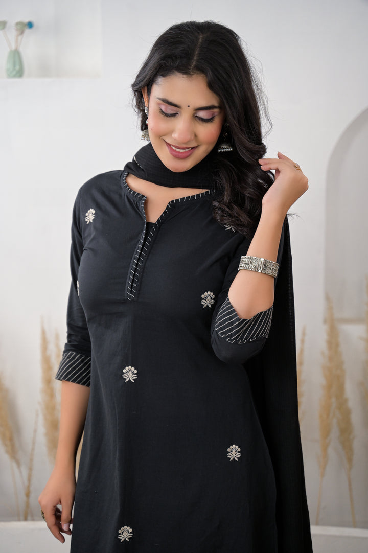 Cotton Kurta with Thread work.