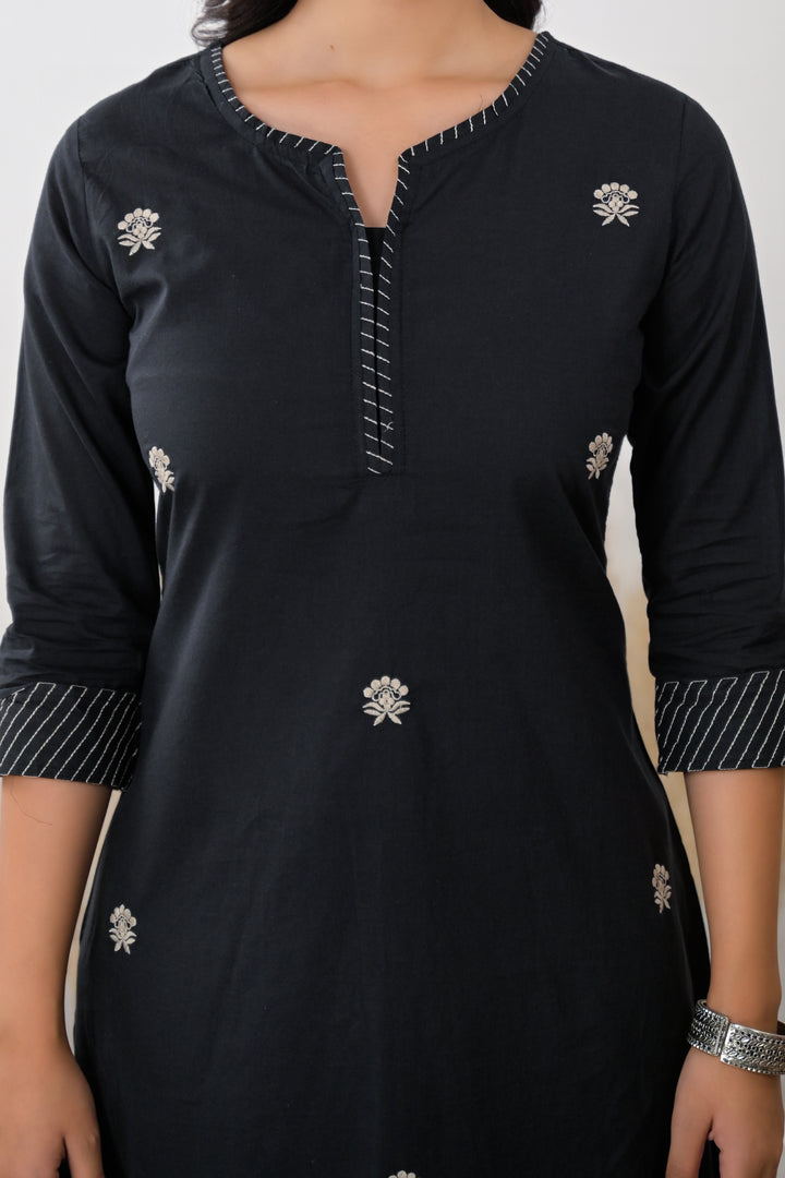 Cotton Kurta with Thread work.