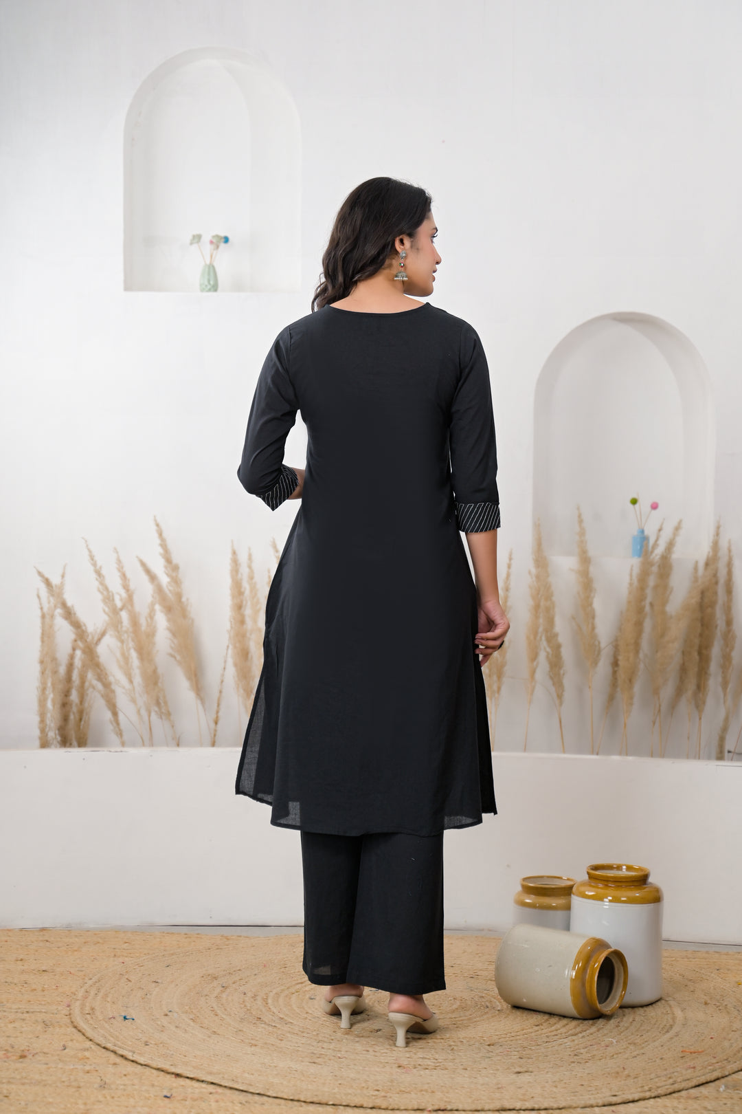 Cotton Kurta with Thread work.