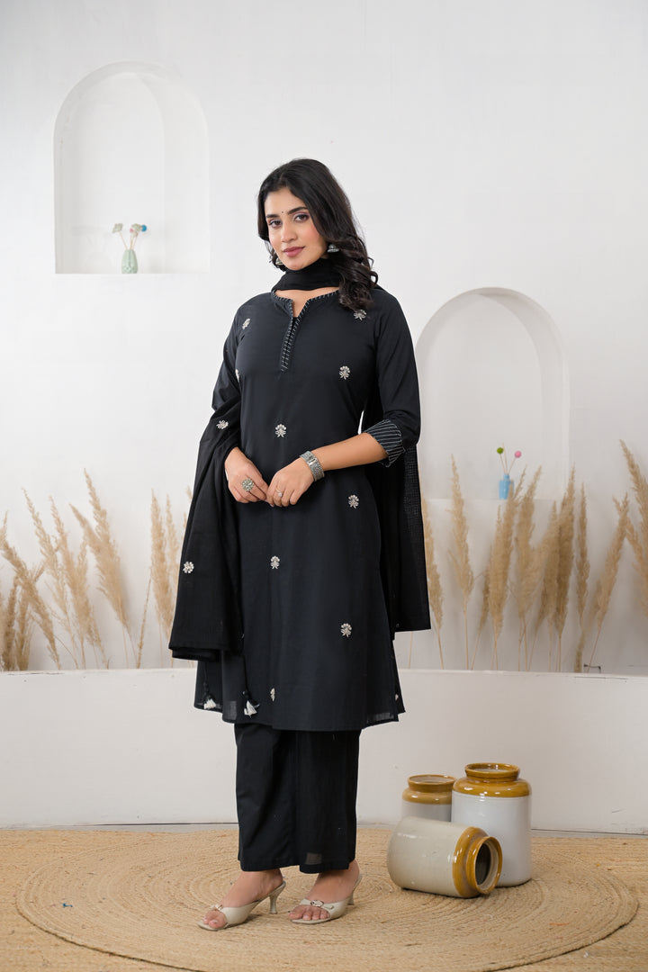Cotton Kurta with Thread work.