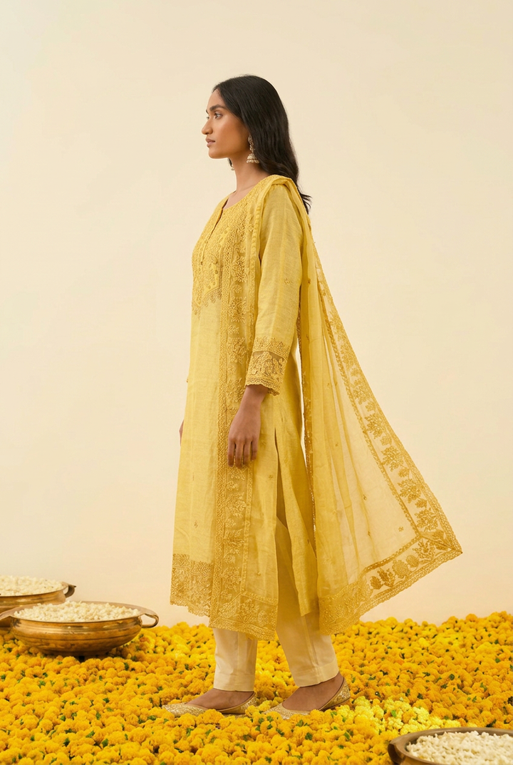 Lenin Kurta  with Thread work.