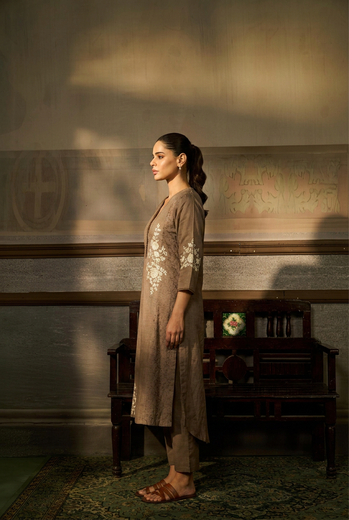 Linen Suit With Thread Work.
