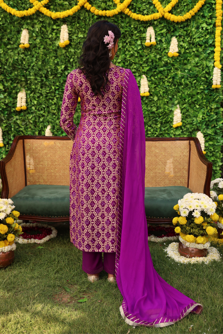 Pure Zari bandhej Suit Set with Gota Patti, Thread, Zari work.