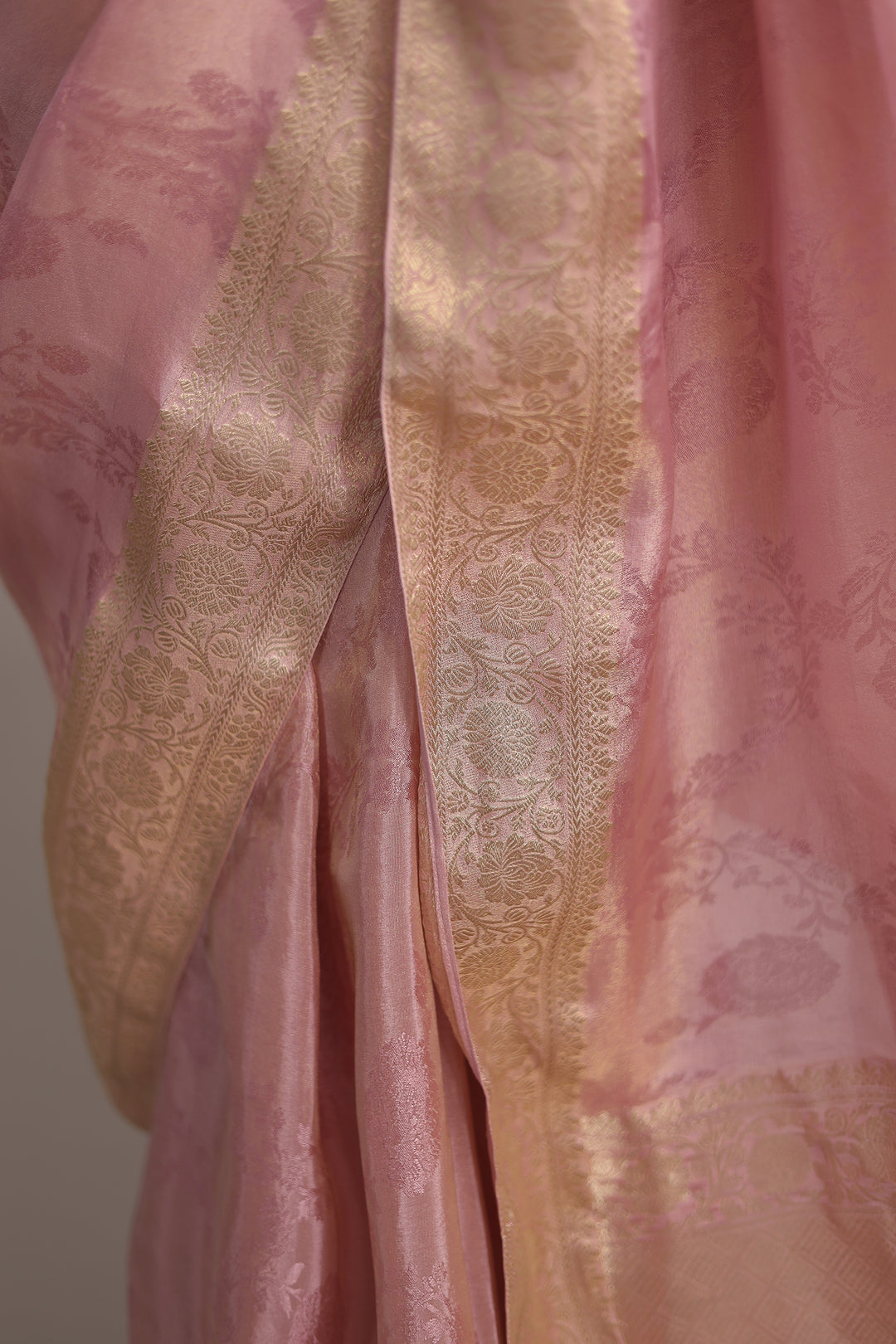 Luxurious Shimmer Tissue Saree with Traditional Handwoven Touch