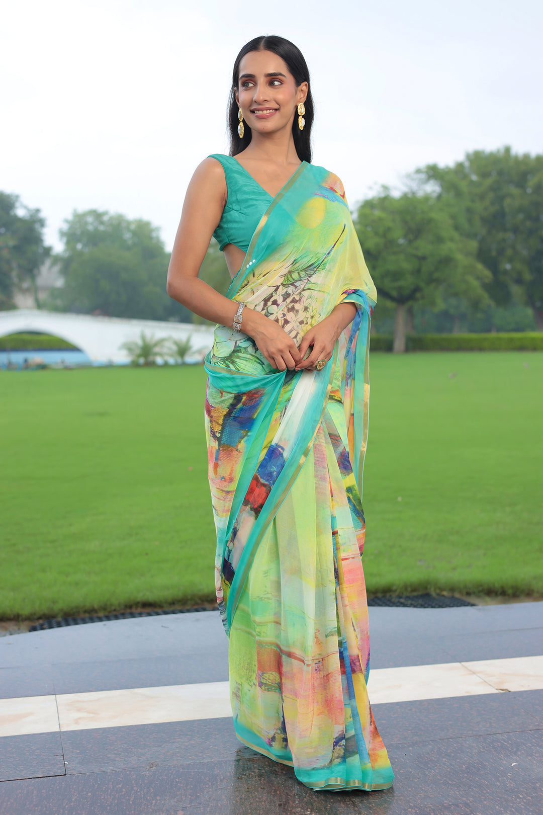 Chiffon  Saree  with Printed, Zari border work.