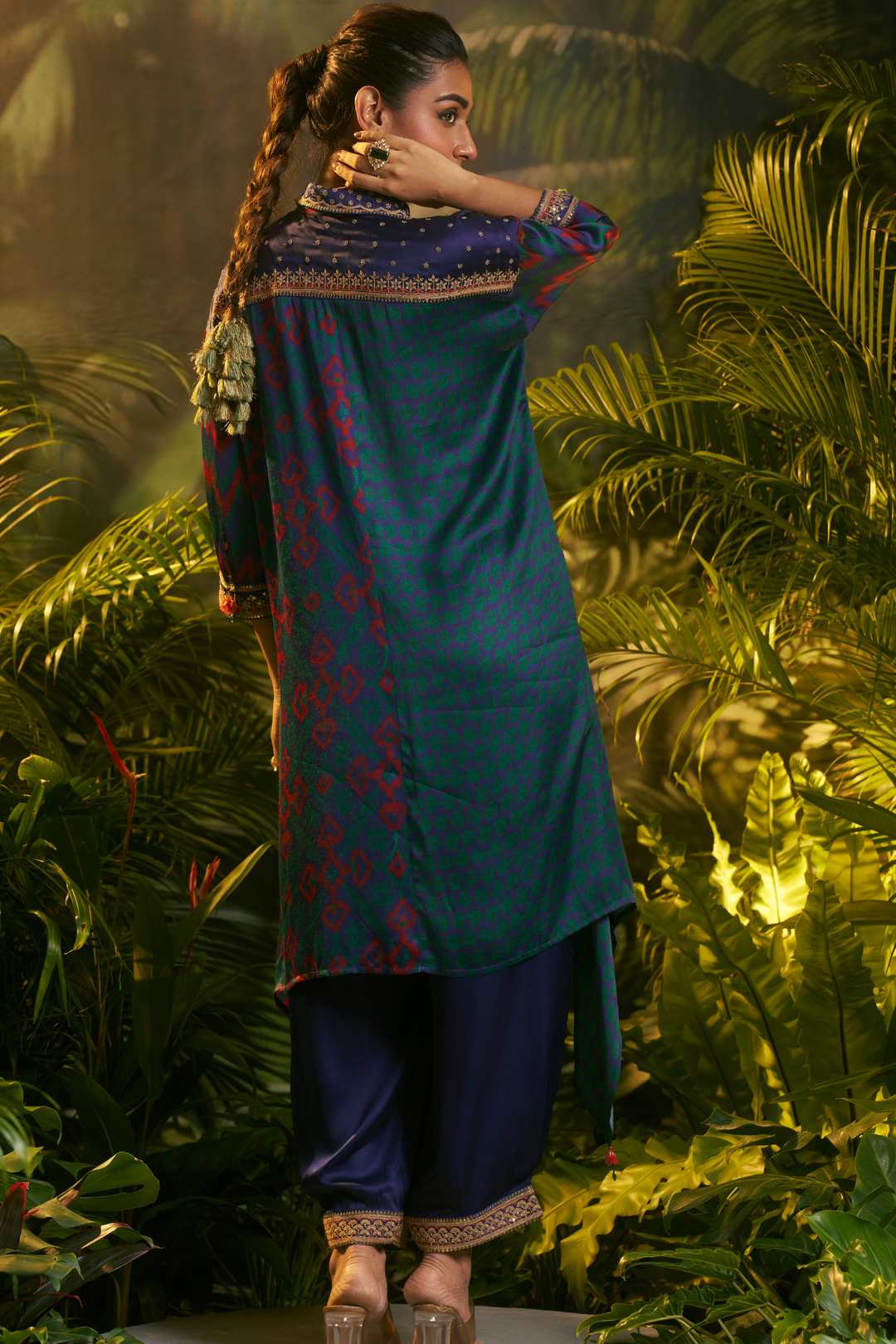 Printed Crepe silk Suit with Thread work.