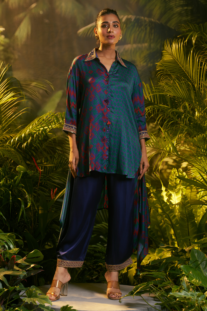 Printed Crepe silk Suit with Thread work.